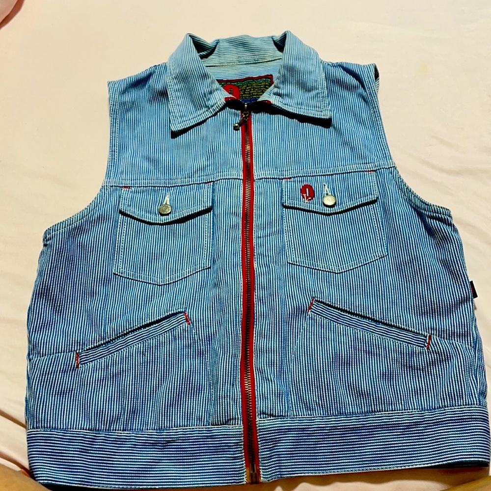 Jacket with no sleeves